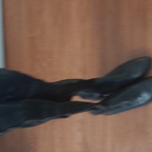 Shoe - Picture 2 of 2